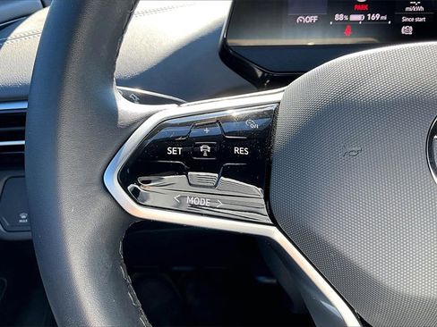 Used 2024 Volkswagen ID.4 2WD image 24