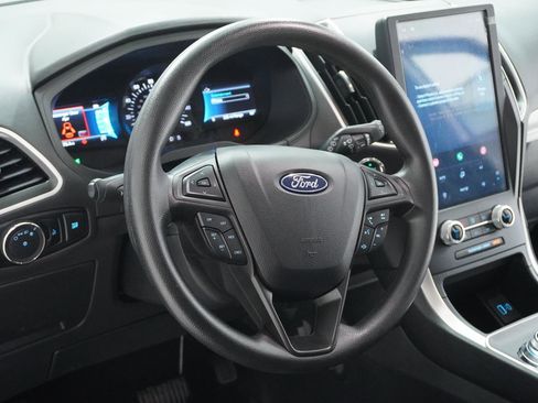 Used 2024 Ford Edge SE image 17