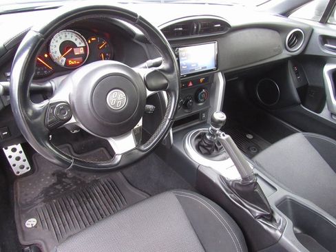 Certified 2017 Toyota 86 image 23