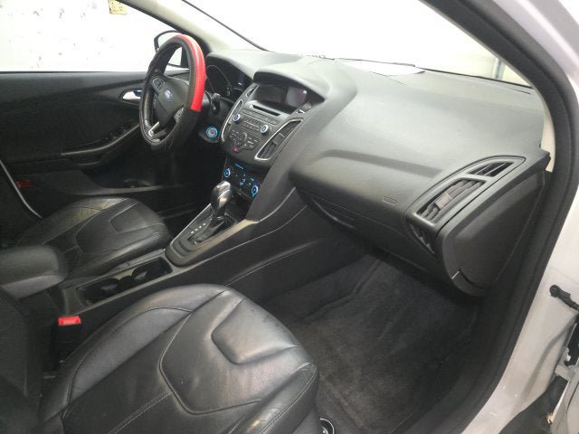 Used 2016 Ford Focus SE w/ Equipment Group 201A FWD image 4