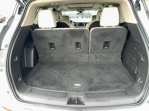 Used 2018 Buick Enclave Premium w/ Experience Buick Package FWD image 8