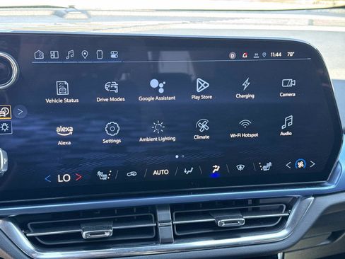 Used 2025 Chevrolet Equinox EV LT w/ Convenience Package image 25