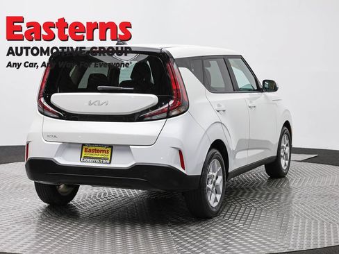 Used 2023 Kia Soul LX w/ Option Group 015 FWD image 5