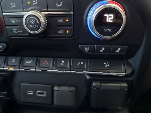 Used 2020 GMC Sierra 1500 AT4 w/ AT4 Premium Package image 24