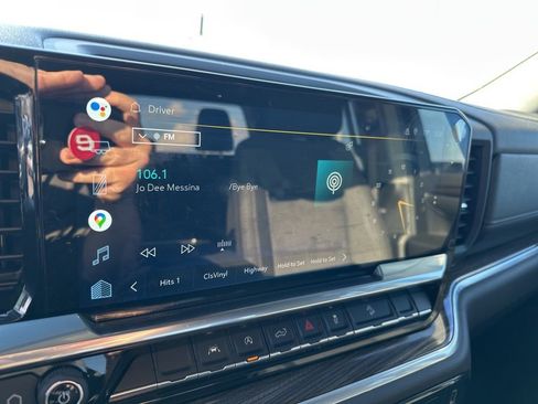 Used 2022 Chevrolet Silverado 1500 LT w/ Z71 Off-Road Package image 23