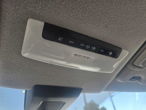 Used 2020 Nissan Kicks SR w/ SR Premium Package FWD image 32