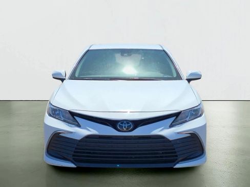 Used 2022 Toyota Camry LE image 10