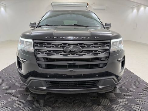Used 2018 Ford Explorer XLT w/ Equipment Group 202A AWD/4WD image 2