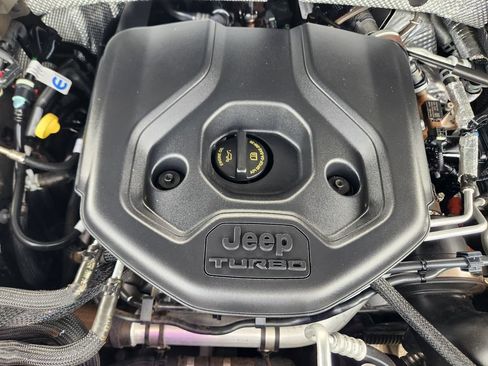 Used 2025 Jeep Grand Cherokee Trailhawk AWD/4WD image 31