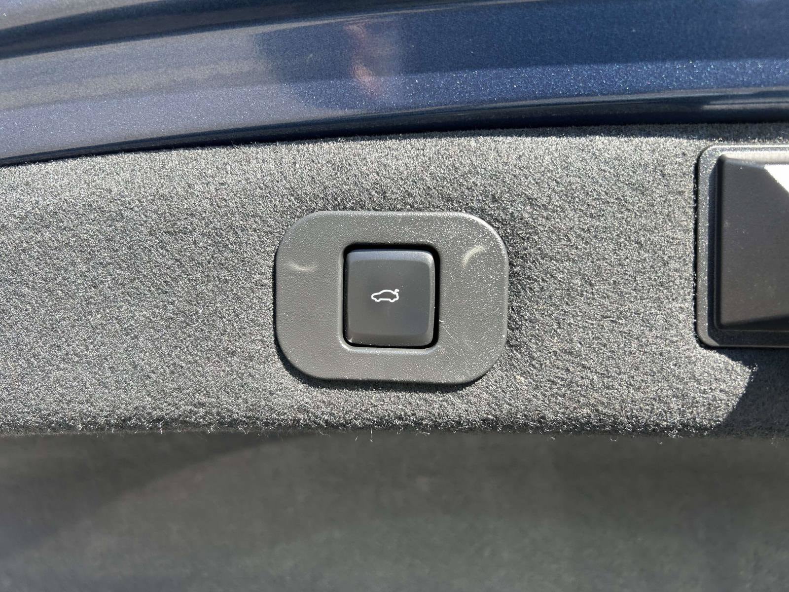 Used 2020 Lincoln Continental Reserve w/ Luxury Package FWD image 15