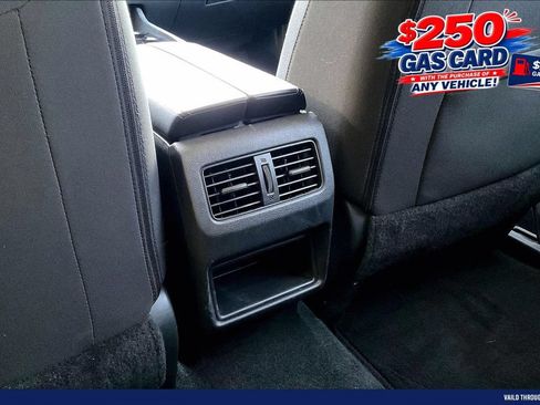 Used 2024 Nissan Rogue S FWD image 33