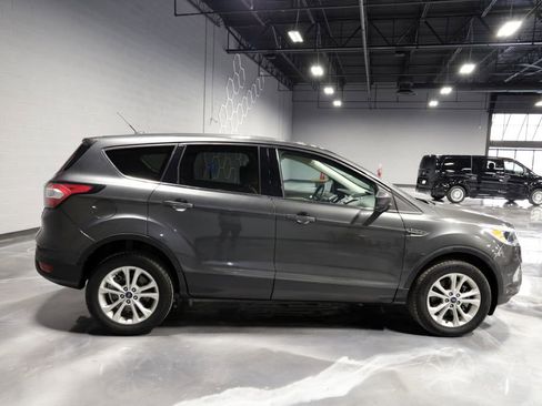 Used 2017 Ford Escape SE w/ SE Cold Weather Package AWD/4WD image 8