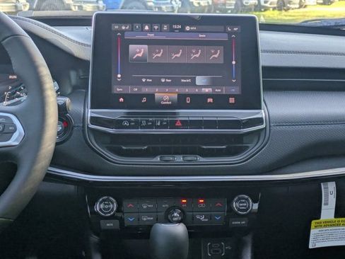 New 2026 Jeep Compass Latitude w/ Sun and Sound Group AWD/4WD image 16