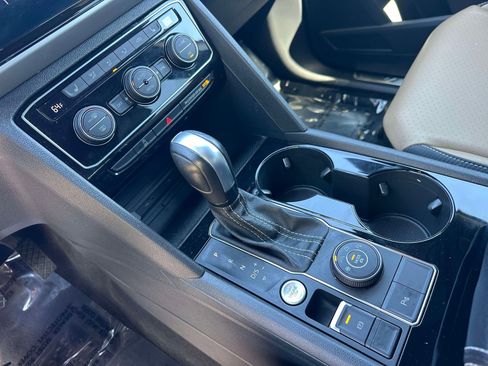 Used 2022 Volkswagen Atlas Cross Sport SE w/ Black Wheel Package image 14