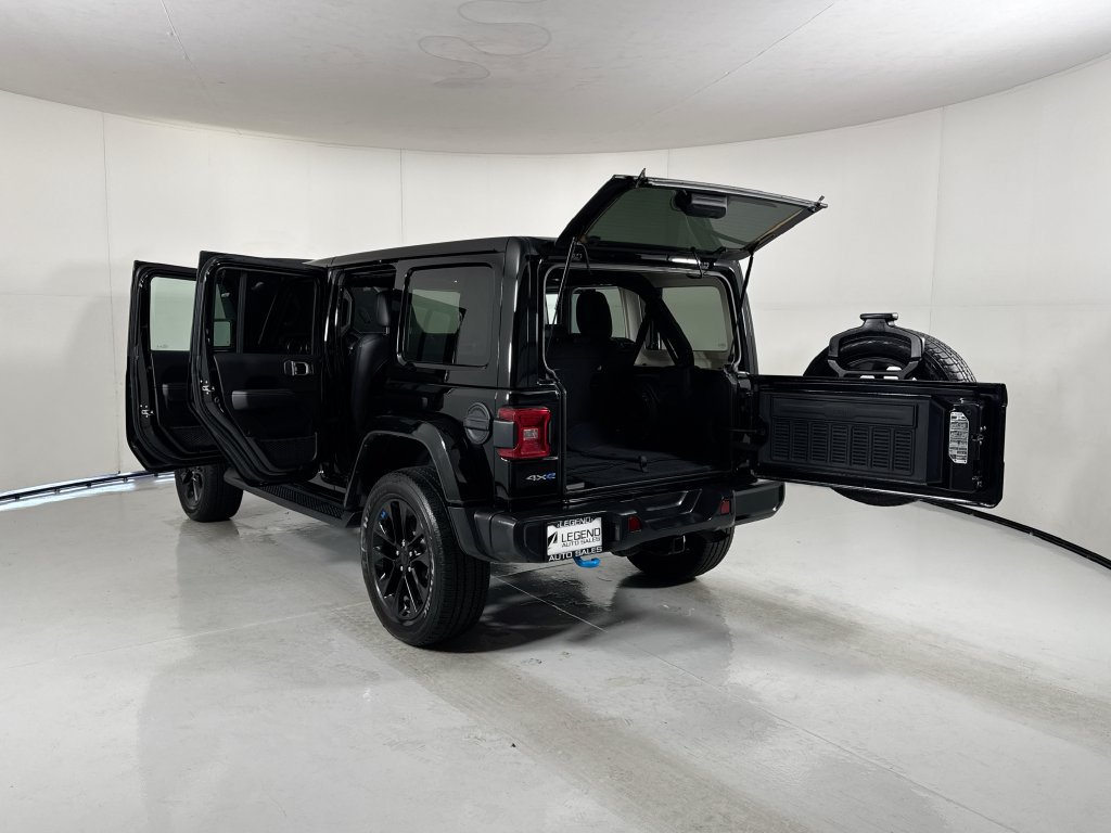 Used 2023 Jeep Wrangler Unlimited Sahara w/ Cold Weather Group AWD/4WD image 26