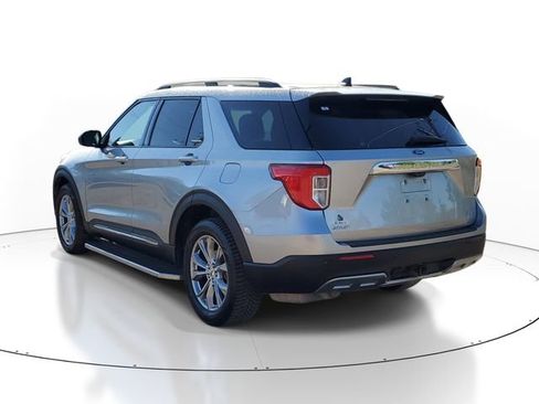 Used 2021 Ford Explorer XLT w/ Equipment Group 202A AWD/4WD image 3