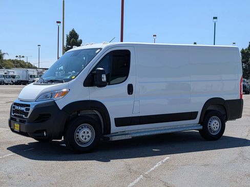 Used 2025 RAM ProMaster 2500 w/ U-Haul Equipment Group FWD image 4