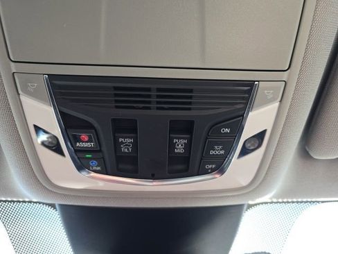 Used 2023 Acura MDX SH-AWD w/ Technology Package image 21