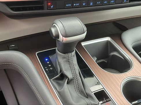 Used 2024 Toyota Sienna XLE image 21