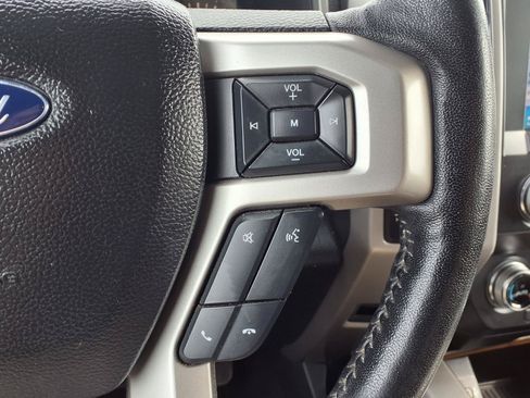 Used 2019 Ford F150 Lariat w/ Equipment Group 502A Luxury AWD/4WD image 16