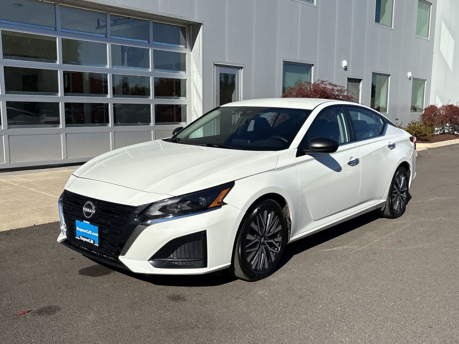 Used 2025 Nissan Altima 2.5 SV FWD image 1