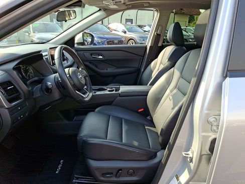 Used 2024 Nissan Rogue SV w/ SV Premium Package AWD/4WD image 14