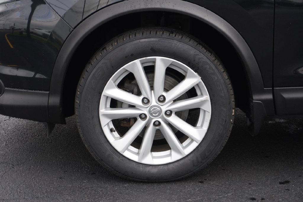 Used 2017 Nissan Rogue Sport SV AWD/4WD image 10