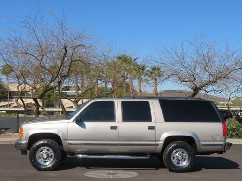 Used 1999 GMC Suburban 2500 w/ Marketing Opt Pkg 3 image 2