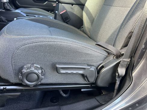 Used 2024 Jeep Gladiator Willys image 14