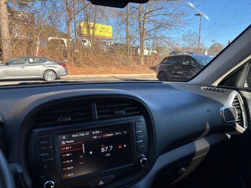 Used 2025 Kia Soul LX w/ LX Technology Package image 35