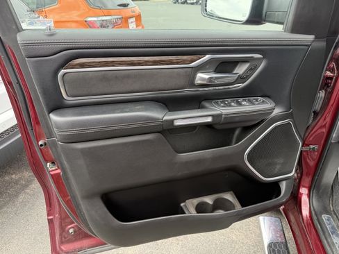 Used 2019 RAM 1500 Laramie AWD/4WD image 17
