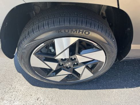 Used 2025 Hyundai Kona Limited AWD/4WD image 49