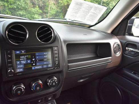 Used 2013 Jeep Patriot Latitude FWD image 22