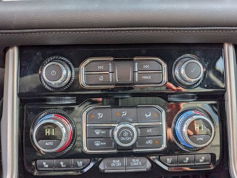 Used 2024 GMC Yukon XL Denali image 21