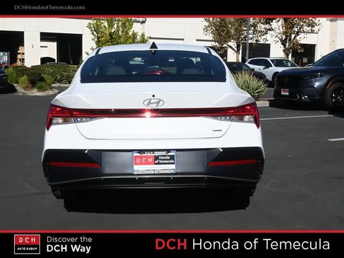 Used 2025 Hyundai Elantra Limited image 6