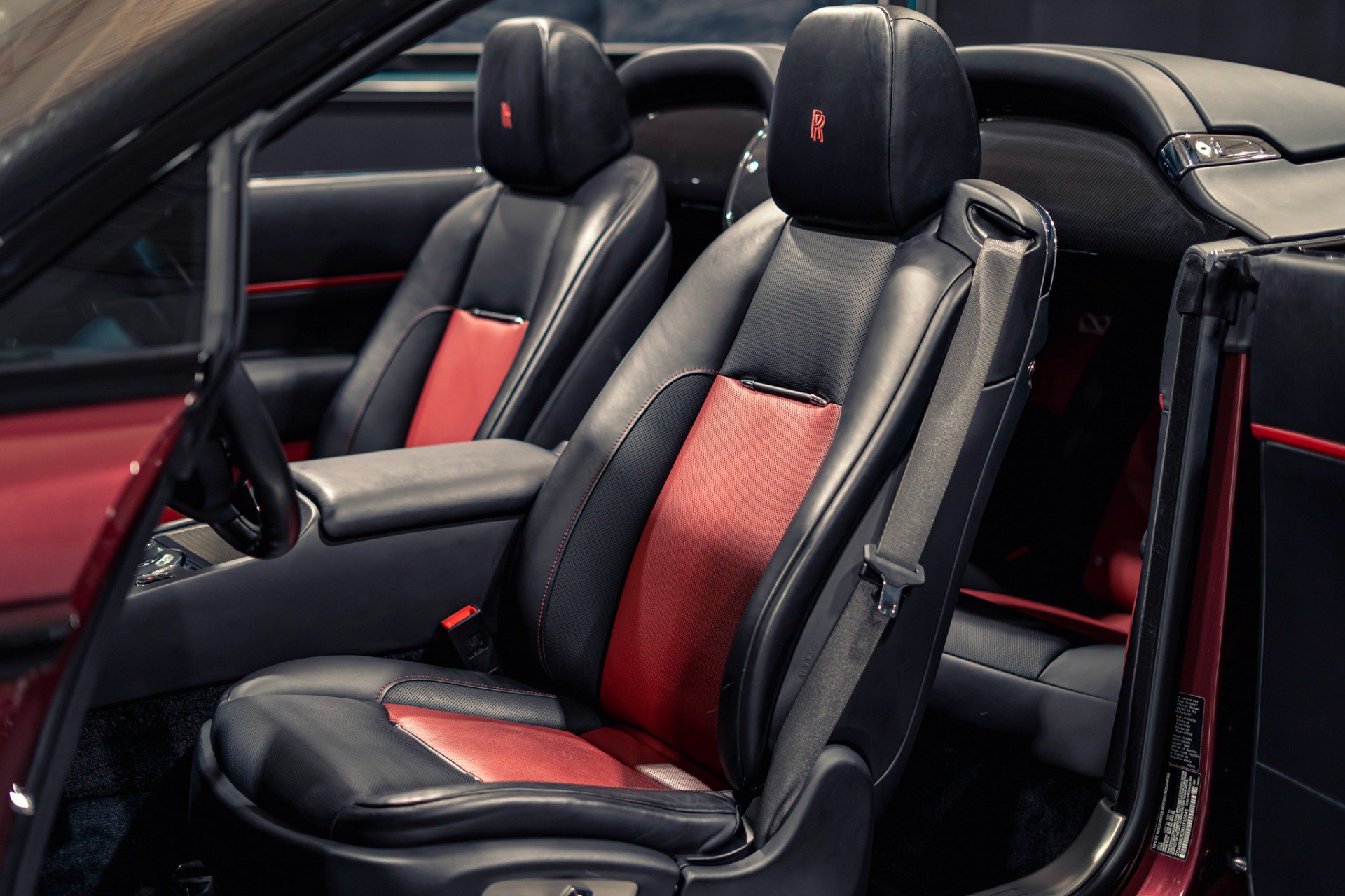 Used 2019 Rolls-Royce Dawn RWD image 2