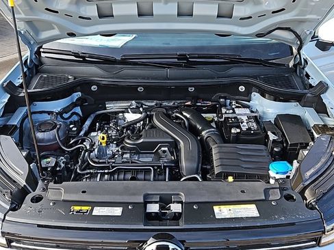 New 2026 Volkswagen Taos SE image 10