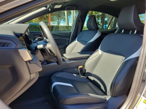 Used 2025 Toyota Camry SE image 17