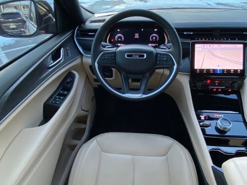 Used 2023 Jeep Grand Cherokee Limited image 25