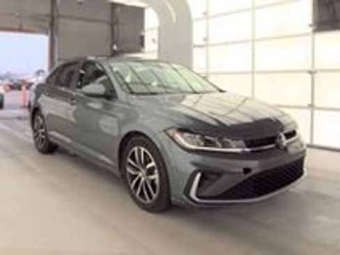 Used 2025 Volkswagen Jetta SE FWD image 23