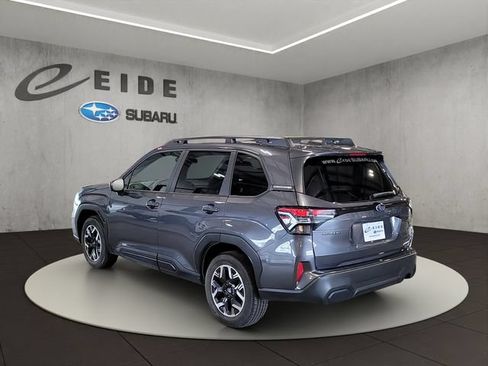 Used 2025 Subaru Forester Premium AWD/4WD image 9