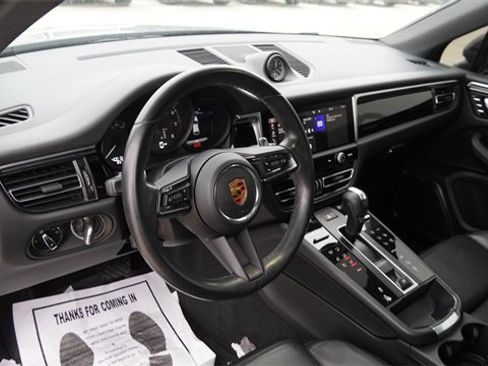 Used 2023 Porsche Macan image 19
