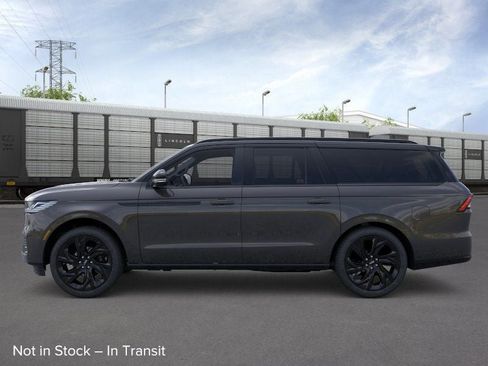 New 2026 Lincoln Navigator L Black Label AWD/4WD image 3