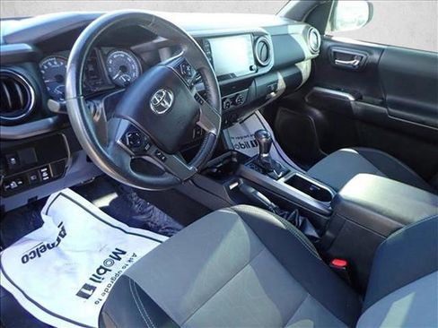 Used 2020 Toyota Tacoma TRD Off-Road image 8