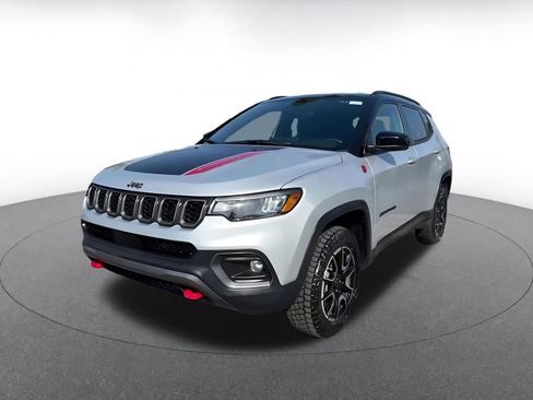 Used 2025 Jeep Compass Trailhawk AWD/4WD image 7