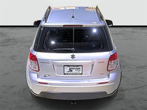 Used 2011 Suzuki SX4 AWD Hatchback image 3