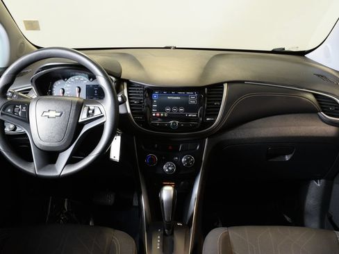 Used 2020 Chevrolet Trax LT FWD image 14