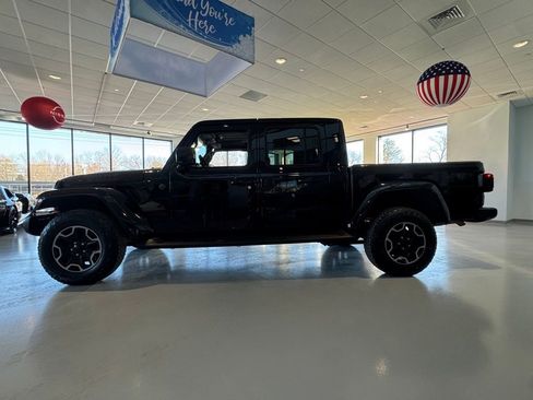 Used 2023 Jeep Gladiator Overland image 5