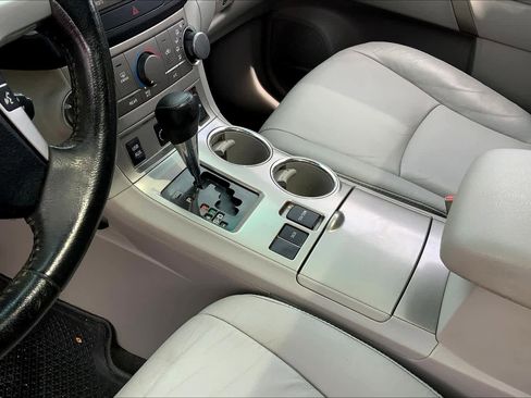 Used 2012 Toyota Highlander SE FWD image 14