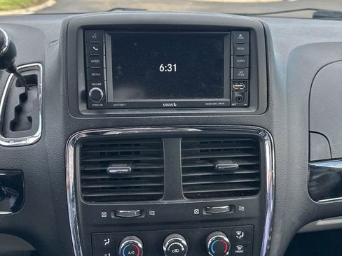 Used 2017 Dodge Grand Caravan SXT image 15